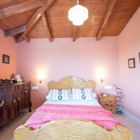 Thires Inn Vasilikí