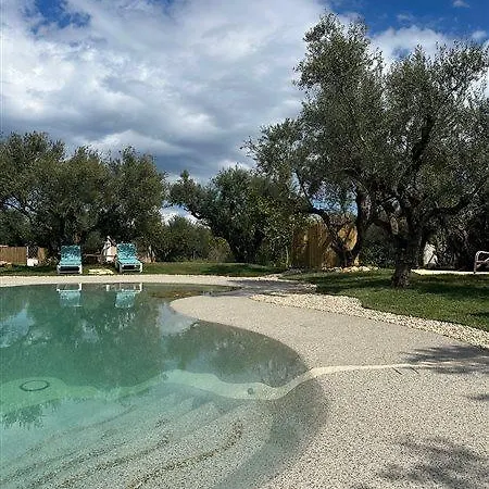 Thires Inn Vasilikí